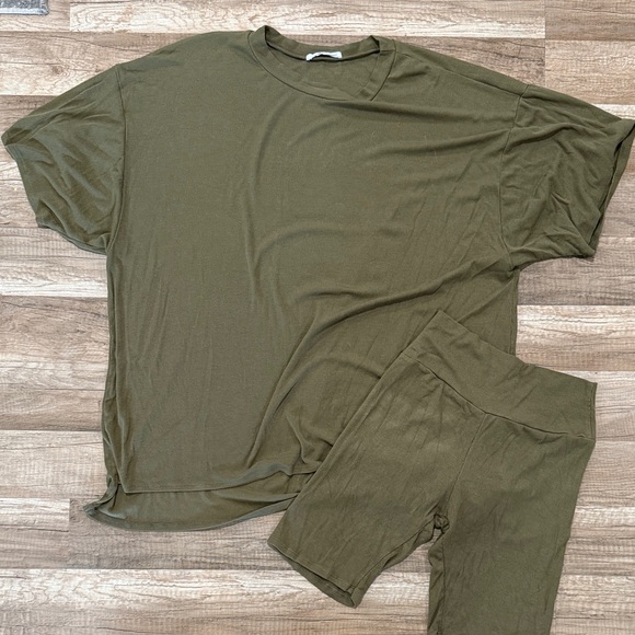 TALULAH Olive Novi Ribbed Top and short set small S - Picture 1 of 4